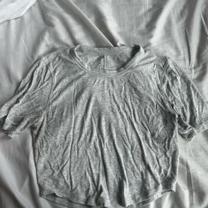 Lululemon grey cropped shirt